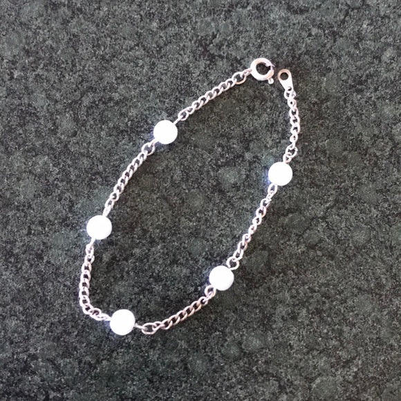 Jewelry - LAST CHANCE NWOT silver pear bracelet